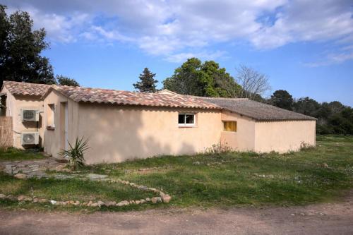 Porto-Vecchio House | Villa de Terra Macchia