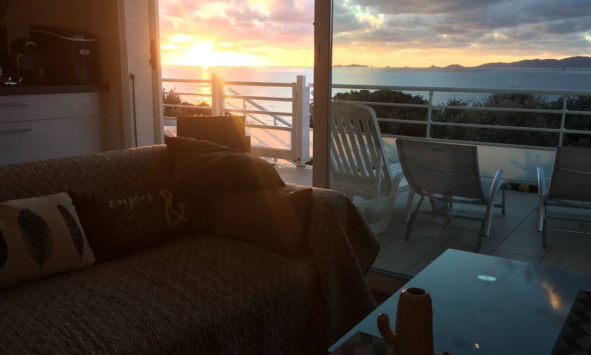 Pietrosella Villa | Villa facing the sea Superb view Access to the small beach at the bottom 50 m away