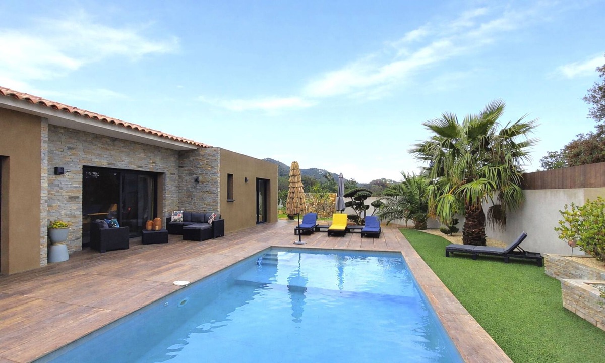 Lecci House | Villa les lieges by Interhome