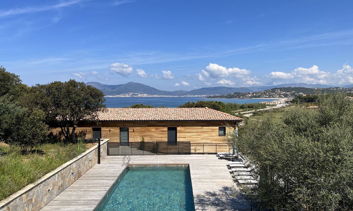 Pietrosella Villa | Villas Agosta - Bergamia - sea view 50 m from the beach, new and luxurious