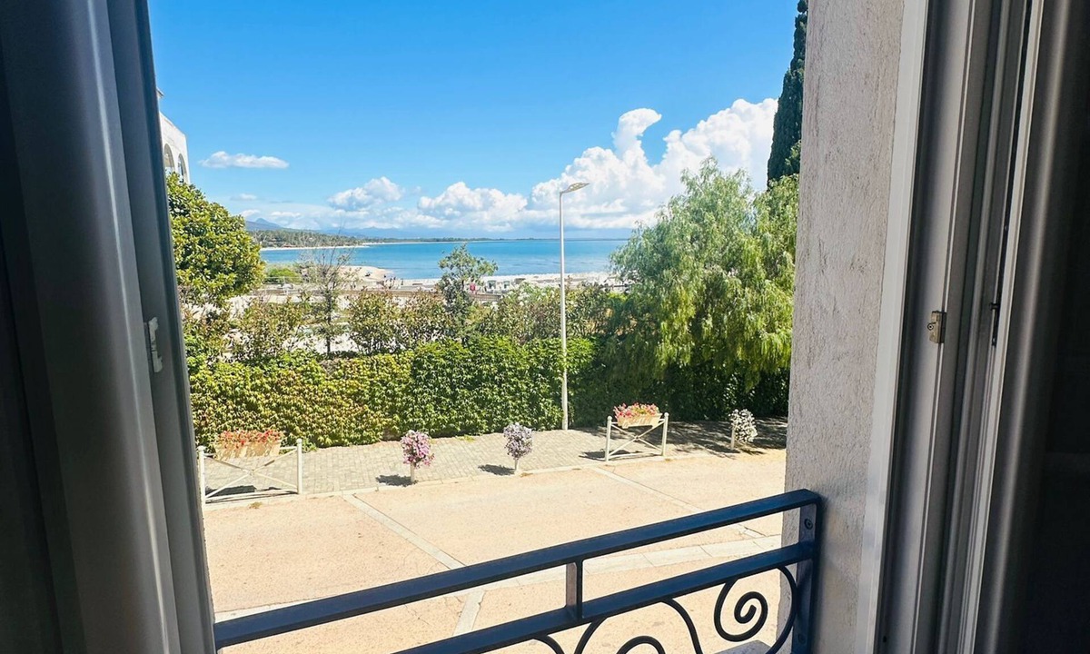 Solenzara Apartment | Waterfront apartment