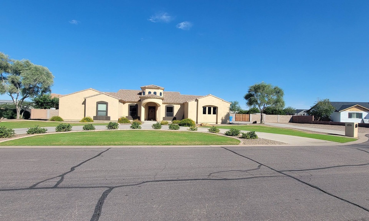 Lines Family Estates House | Welcome to your Getaway. Escape to family friendly Gilbert, Arizona!