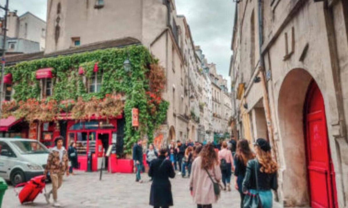 Saint-Merri Apartment | Your Parisian home away from home-Charming 2bedroom in Marais