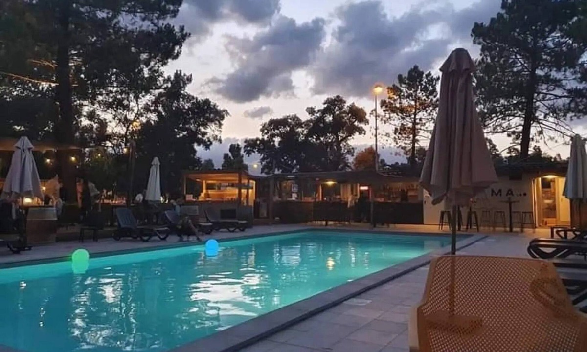 Porto-Vecchio Ski Chalet | ZEcamping 3* piscine animaux acceptés locatif BBQ clim 5 pers