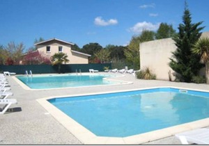 Homerez - Nice house for 6 ppl. with shared pool and terrace at Hourtin