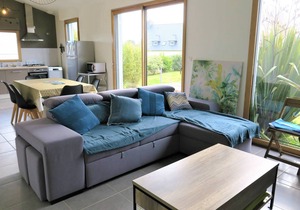 South-Facing Home with WiFi, Garden, Terrace, Near Beach in Trégastel