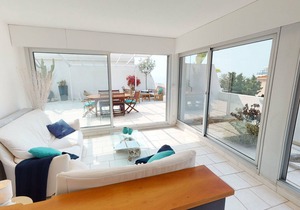 Superb air-conditioned apartment with large terrace and parking in Menton