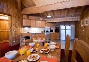 Wifi, 300m from resort center, swimming pool, sauna, fireplace or stove, tv, ski locker, 98m²