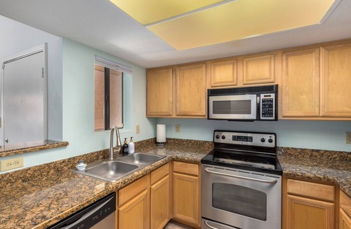 Glendale Condo | 1 Bedroom Condo, Sparkling Pool, Fitness Center, Pets Welcome