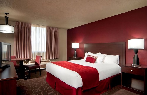 Laughlin Hotel | 1 x Sedona King Non Smoking Room at Edgewater Casino Resort