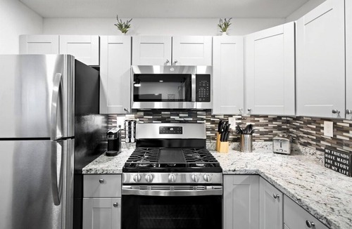 Roosevelt Condo | 14 Chelsea Place On The Park, In Heart Of Downtown
