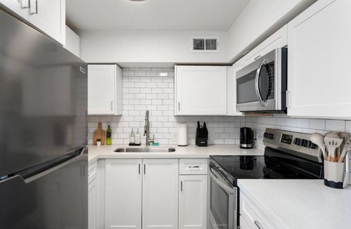 Encanto Apartment | 1Bedroom Midtown + Parking | Near Roosevelt Row