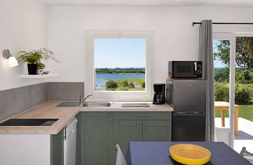 Aleria Apartment | 2-bedroom apartment on an 8-hectare estate, on the shores of Lake Teppe Rosse, 7 km from the beaches, air conditioning, Wi-Fi