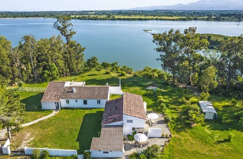 Aleria Apartment | 2-bedroom apartment on an 8-hectare estate, on the shores of Lake Teppe Rosse, 7 km from the beaches, air conditioning, Wi-Fi