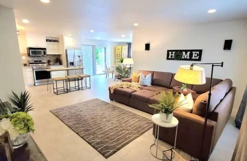 Papago Parkway House | 3 BDR Home Down Town Scottsdale with Hot Tub