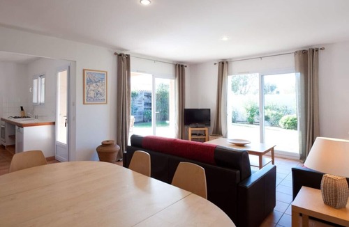 Lecci House | 4* air-conditioned with walking beach, heated pool, wifi