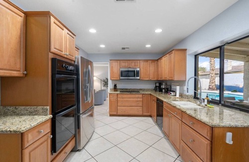 Paradise Valley Village House | 5BR w/4 Kings Pool Fire Pit BBQ Grill Yard Games
