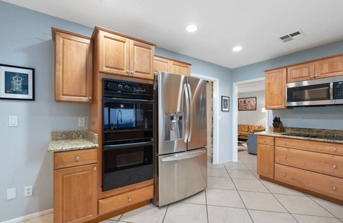 Paradise Valley Village House | 5BR w/4 Kings Pool Fire Pit BBQ Grill Yard Games