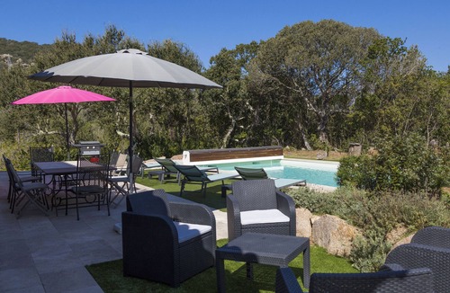Sotta House | 6-8 person villa with heated pool in a quiet location