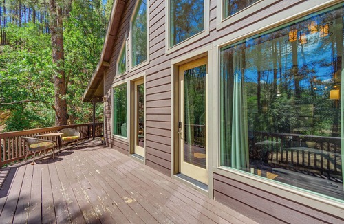 Iron Springs Cottage | 6 Mi to Mt Union: Peaceful Cabin w/Deck