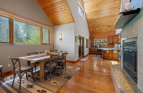 Durango House | A/C, Large Family Retreat, Hot Tub, Privacy, Views!