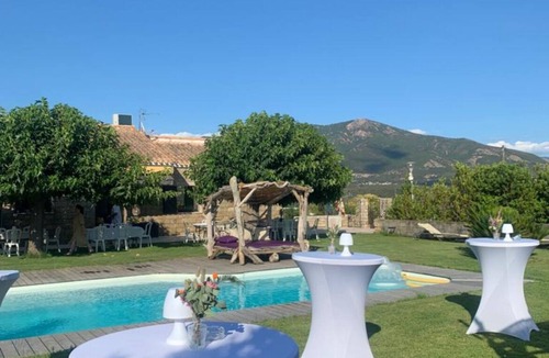 Afa Villa | Afa, Baleone commercial area low villa with pool near sea and mountains