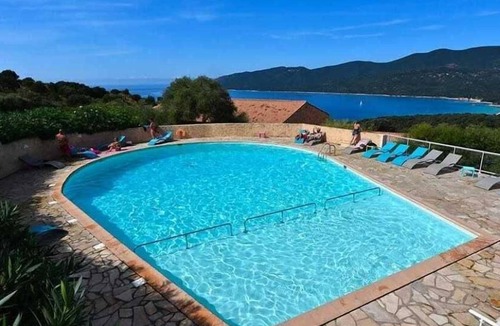Serra-di-Ferro Apartment | Agréable F2 avec clim & wifi, dans résidence * piscine, mer à pied