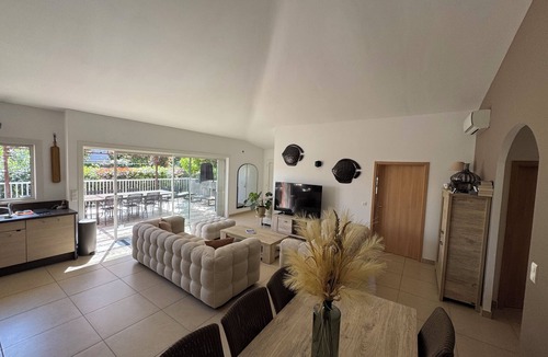 Santa Giulia House | Air-conditioned house in private residence with secure swimming pool, 5 minutes from the beach