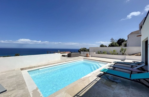 L'Ile-Rousse House | Air-conditioned villa - sea view - heated pool - 15-minute walk to the beach