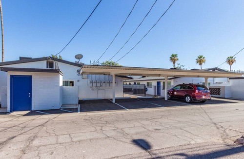 Sunset House | Antelope · Cozy Studio in Tempe near ASU · Bluu Door