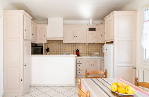 Saint-Pee-sur-Nivelle Apartment | Apartment 'Location F3' with Mountain View, Private Terrace and Wi-Fi