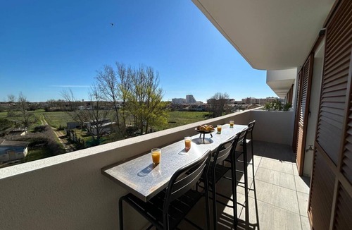 Beziers Apartment | Apartment in residence with swimming pool 400 m from the beach.