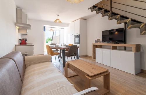 Pineto Apartment | Apartment 'Residence La Dolce Vita' with Sea View, Wi-Fi and Air Conditioning