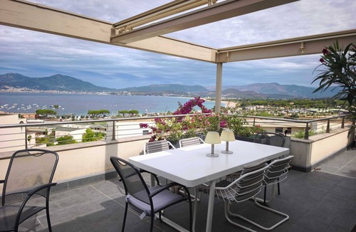 Albitreccia Apartment | Apartment with terrace close to the beach