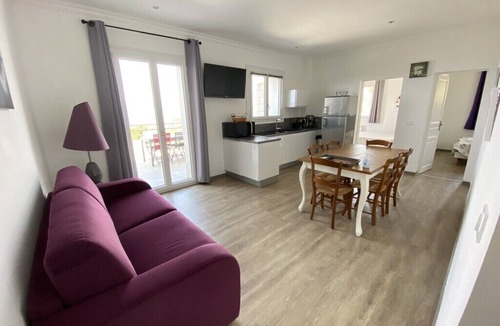 Pietrosella Apartment | Apartment with superb sea view 200m from the beach and 10m from Porticcio