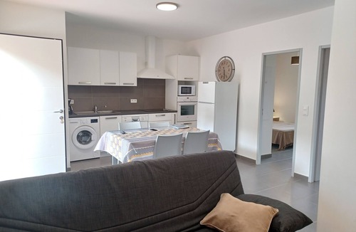 Galeria Apartment | Appart 4 pers piscine chauffée, wifi, 2 chambres, clim, 7 min mer, 1 min rivière