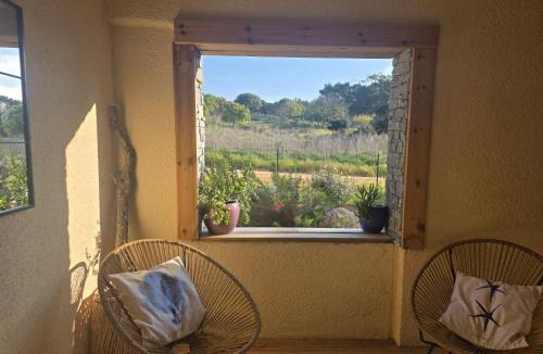 Pianotolli-Caldarello Apartment | Appart 70m2 en parahôtellerie avec loggia, piscine à débordement vue mer