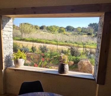 Pianotolli-Caldarello Apartment | Appart 70m2 en parahôtellerie avec loggia, piscine à débordement vue mer