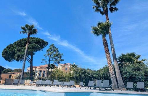 Pianotolli-Caldarello Apartment | Appart 70m2 en parahôtellerie avec loggia, piscine à débordement vue mer