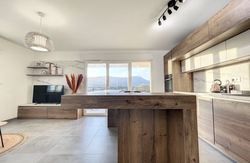 Mezzavia Apartment | Appartement Central, Très Belle vue Dégagée