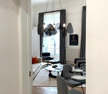 Saint-Louis Apartment | Appartement Charles Le Brun, Face au Château de Versailles, avec parking privé