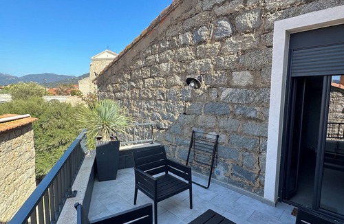Propriano Apartment | Appartement Moderne Centre Ville Dans Immeuble Ancien 5 mn des Plages