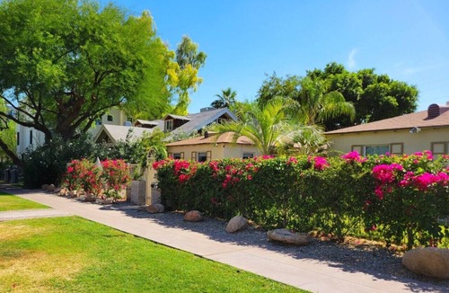 Roosevelt Condo | Ar`s Artsy Downtown Bungalow 5