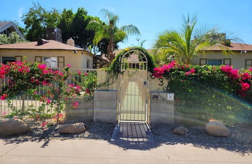 Roosevelt Condo | Ar`s Artsy Downtown Bungalow 5
