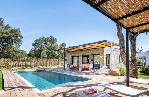 Pinarellu House | Architect's villa near Pinarellu beach
