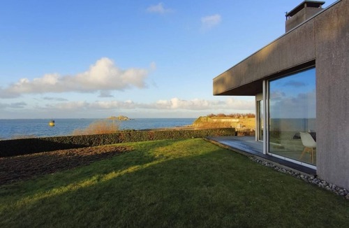 Roscoff Villa | Architect-designed villa-seaside garden-panoramic views Roscoff and Île de Batz