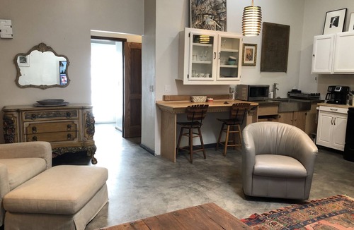 Richland Heights East House | Artisan Home 12 foot ceiling Loft in Space central great location off street