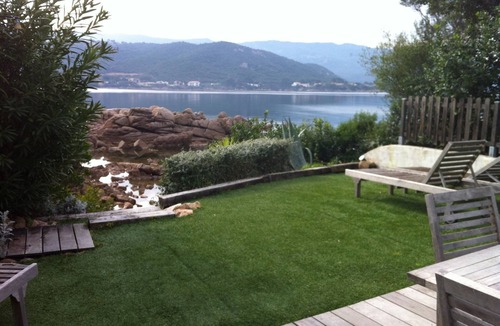 Pietrosella House | At the water's edge, a pretty blue house.