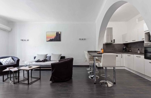 Ajaccio Apartment | Attractive 3-star F2 apartment with all comforts in the center of Ajaccio (2/4 people)