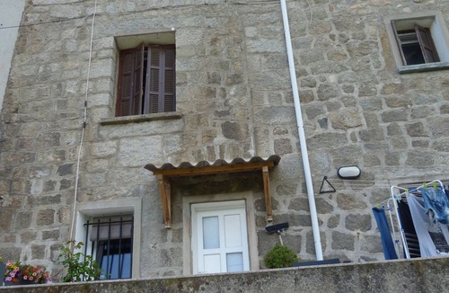 Levie Apartment | Atypical "Aurèle" studio in the center of the village of Lévie